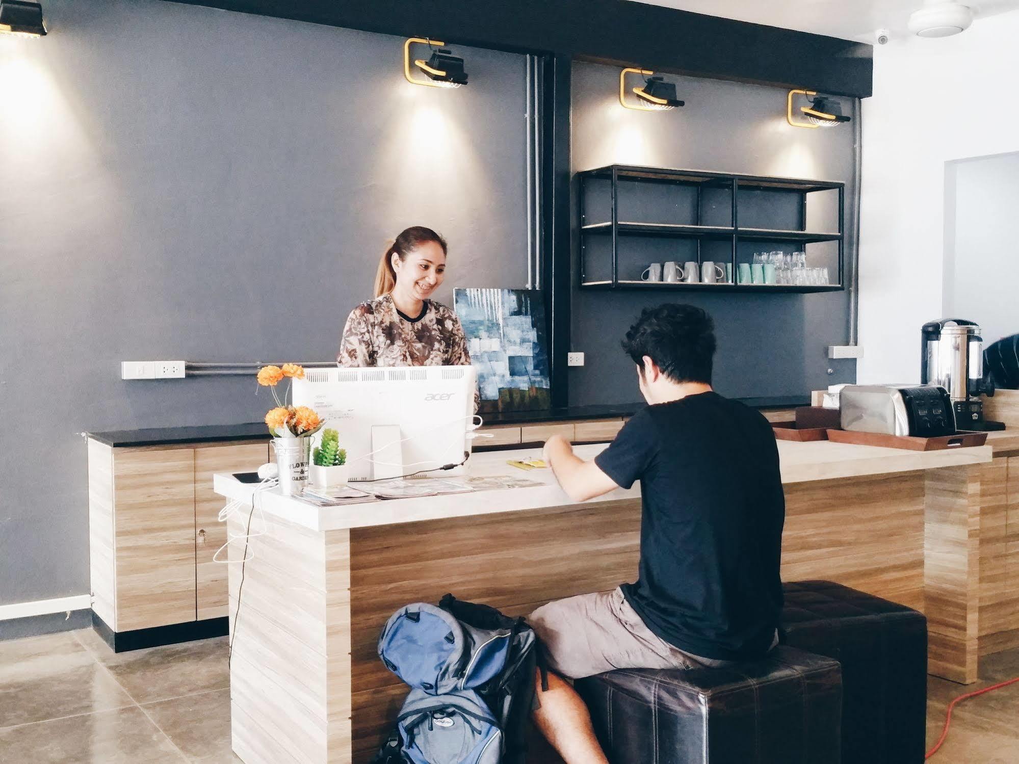 Bed Hostel Phuket Ngoại thất bức ảnh